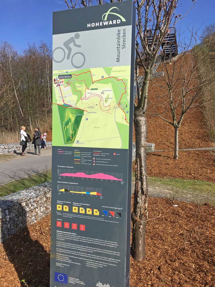 Infotafel am Start der Mountainbike Strecke auf der Halde Hoheward