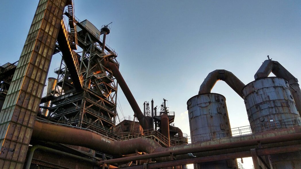 Das Bild zeigt die Industrie des Landschaftparks Duisburg-Nord