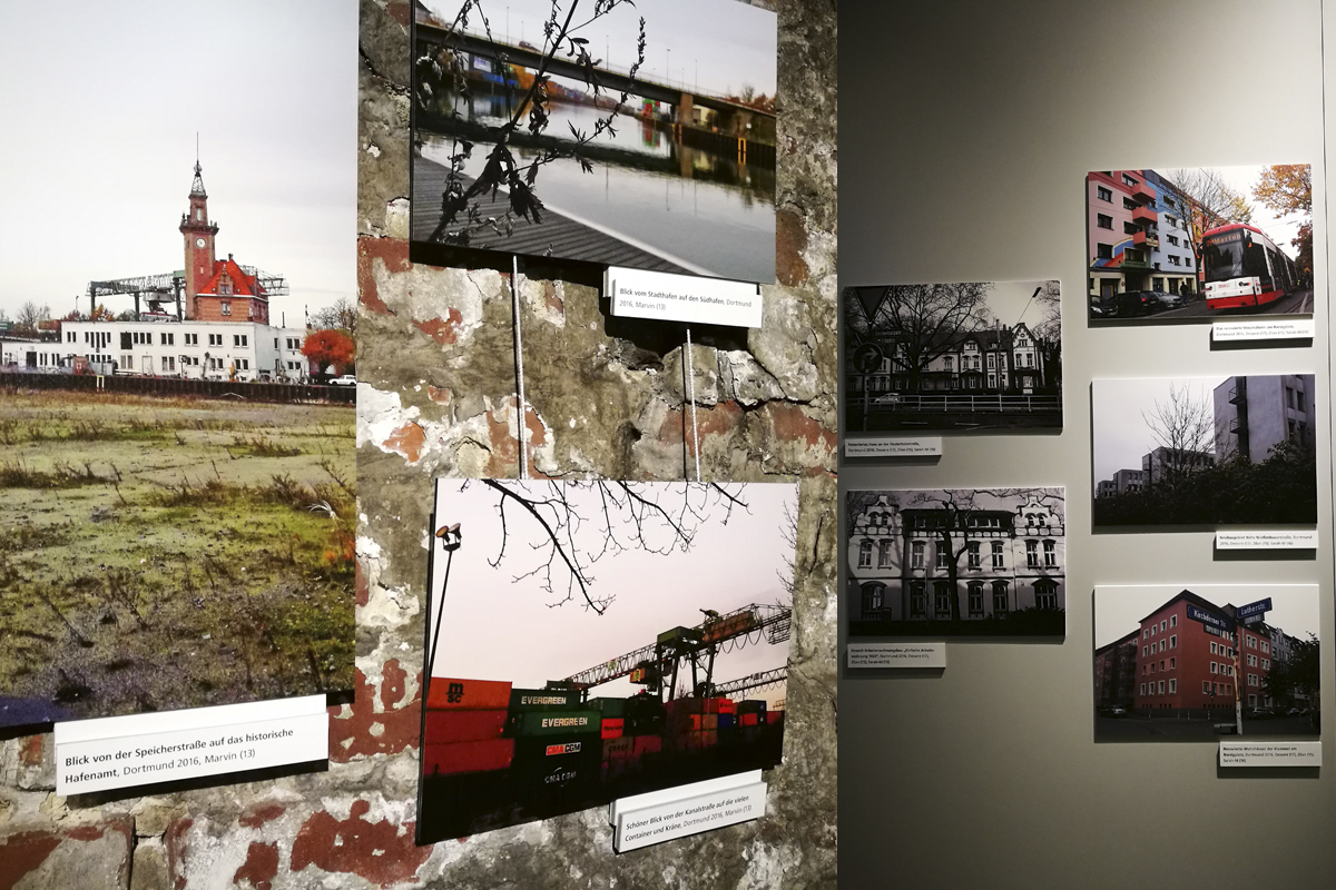 Das Foto zeigt die Fotoausstellung der Dortmunder Schüler und den bildlichen Vergleich der Dortmunder Nordstadt von früher und heute.