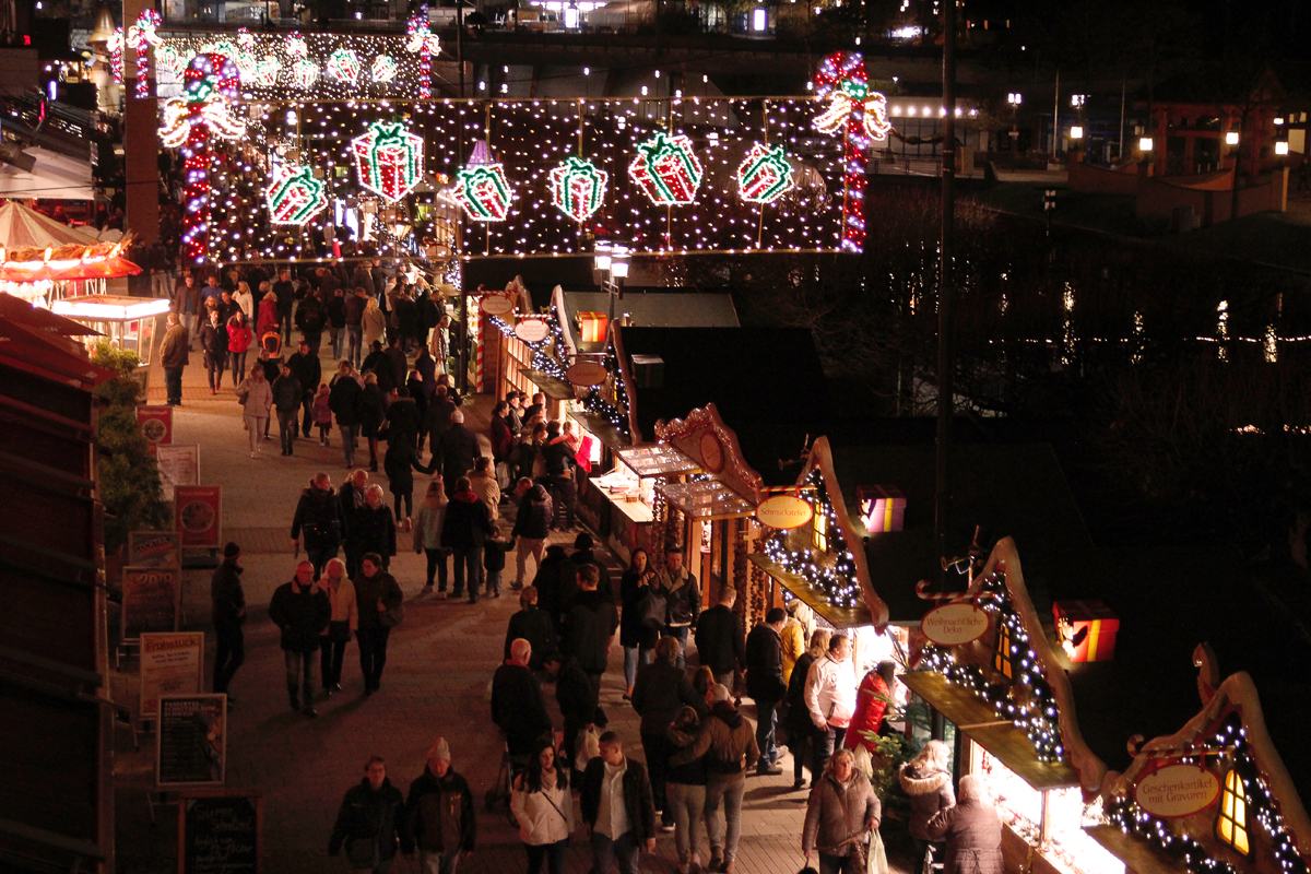 Das Foto zeigt den Weihnachtsmarkt am CentrO Oberhausen
