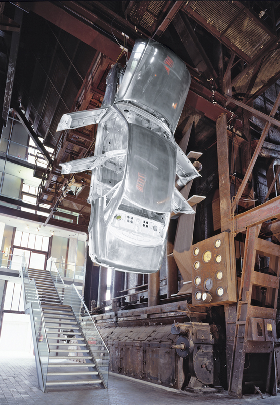 Das Foto zeigt ein Kunstwerk im Red Dot Design Museum auf dem Gelände des UNESCO-Welterbe Zollverein