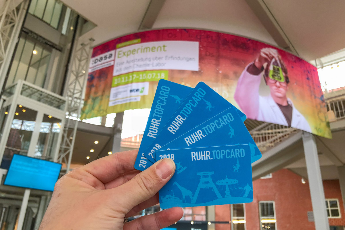 Das Foto zeigt vier Ruhr.Topcards in der DASA in Dortmund
