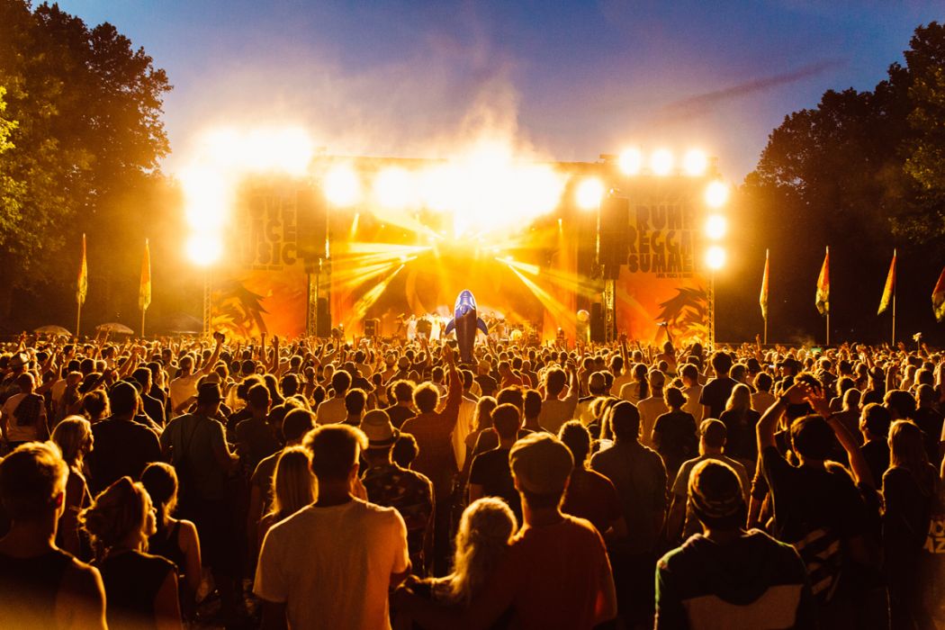 Das Foto zeigt den Blick auf die Bühne beim Ruhr Reggae Summer