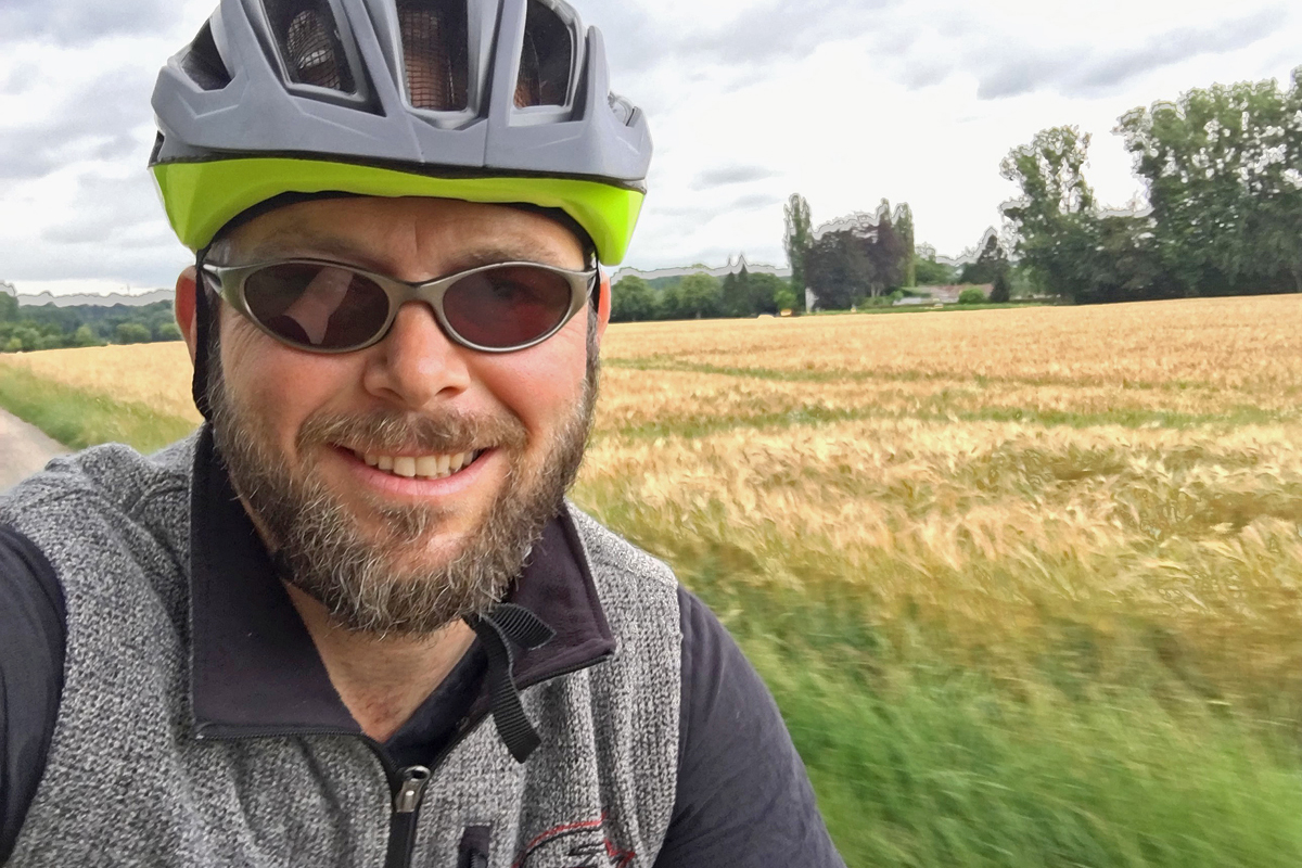 Das Bild zeigt Jochen auf dem RuhrtalRadweg