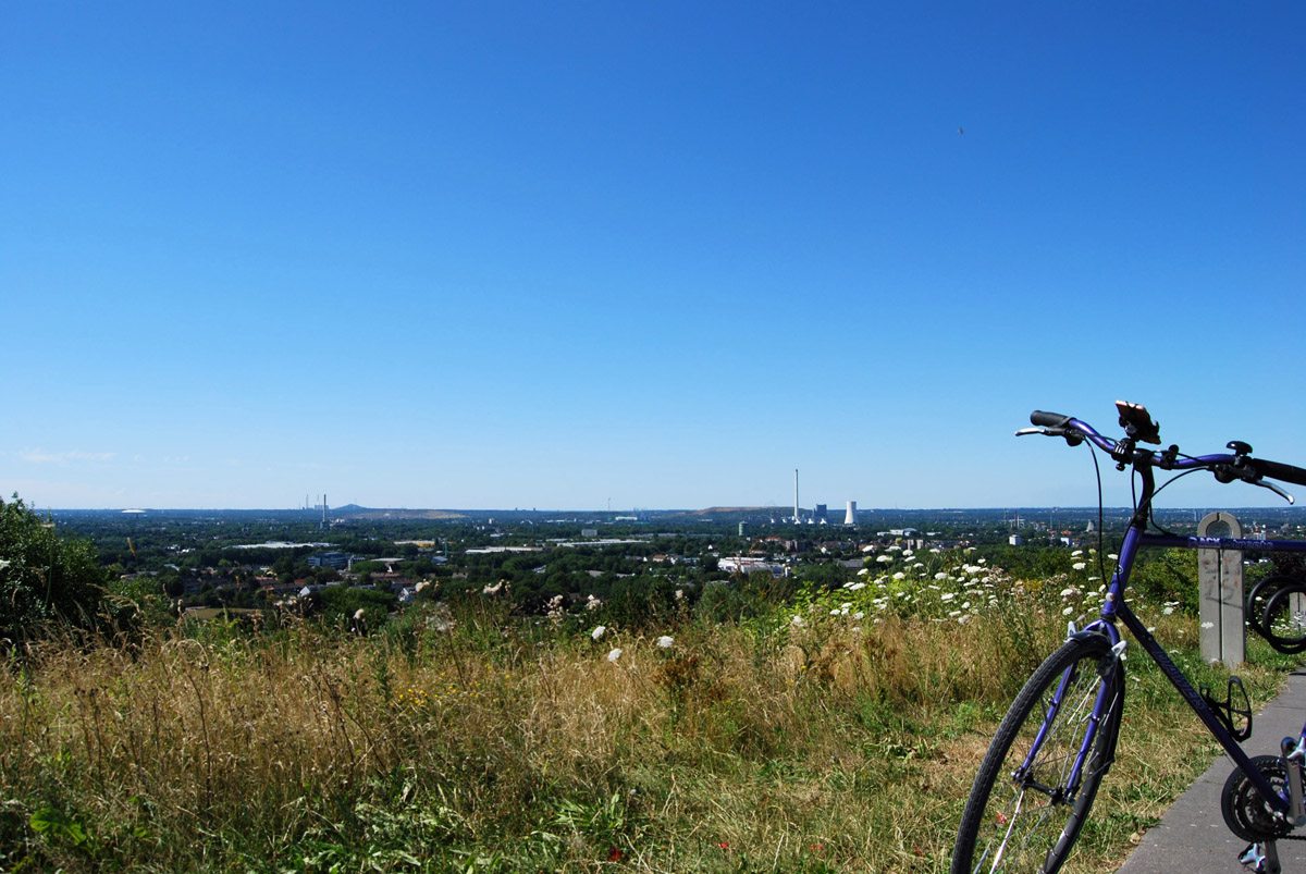 das Foto zeigt den Ausblick vom Tippelsberg auf Herne und Bochum