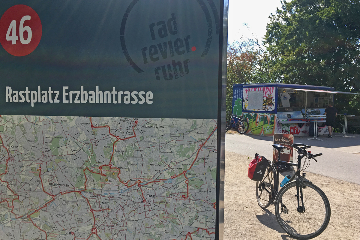 Das Foto zeigt eine Knotenpunkttafel.