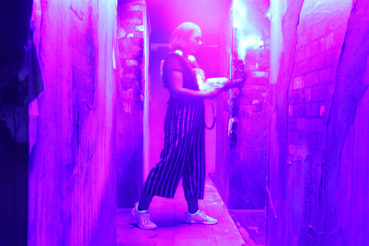 Das Bild zeigt Anna in der Laserzone Essen.