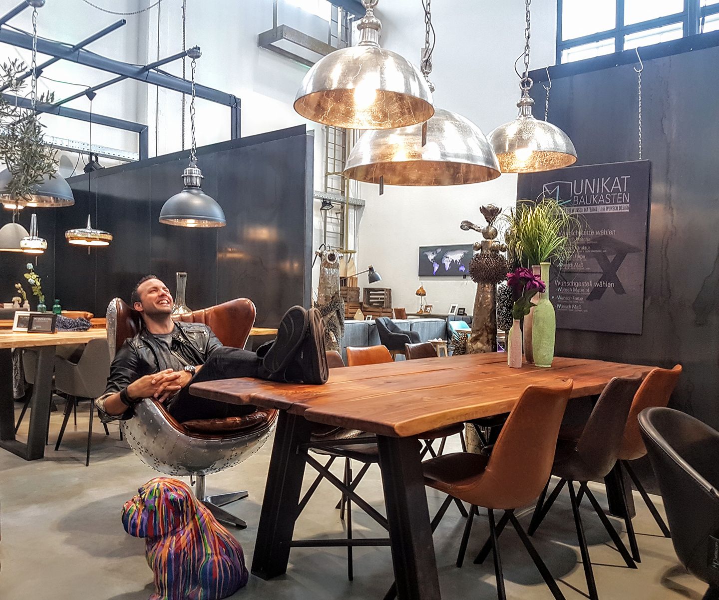 Das Bild zeigt den Gründer des MÖBELLOFTS