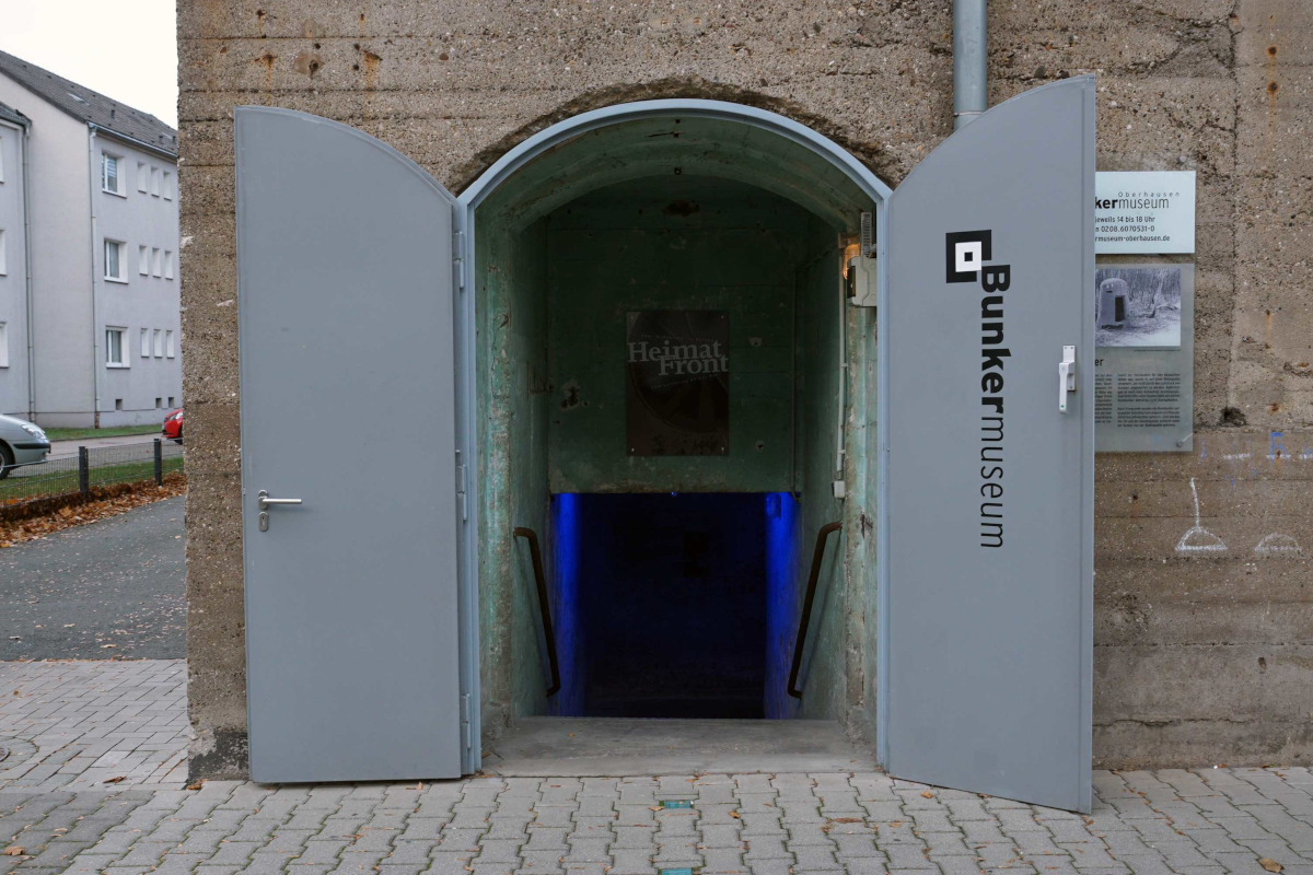Das Bild zeigt den Eingang des Bunkermuseum in Oberhausen