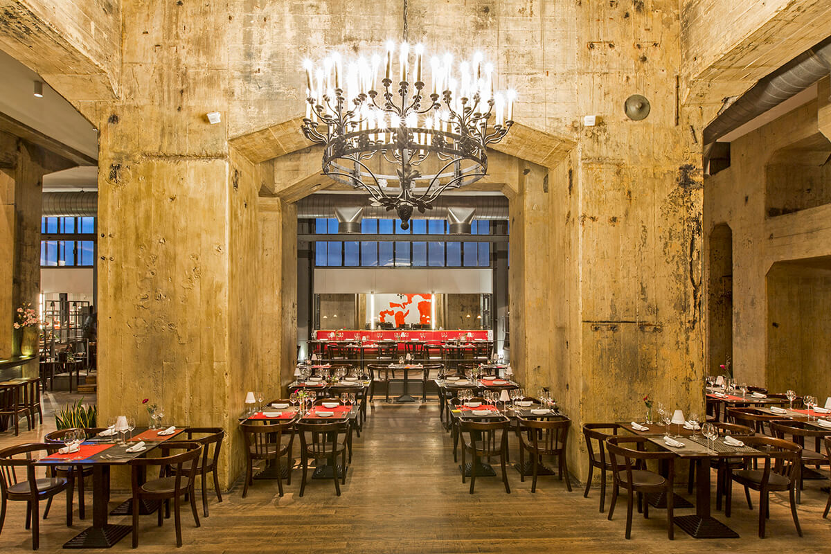 Das Bild zeigt den Innenraum des Restaurants CASINO.