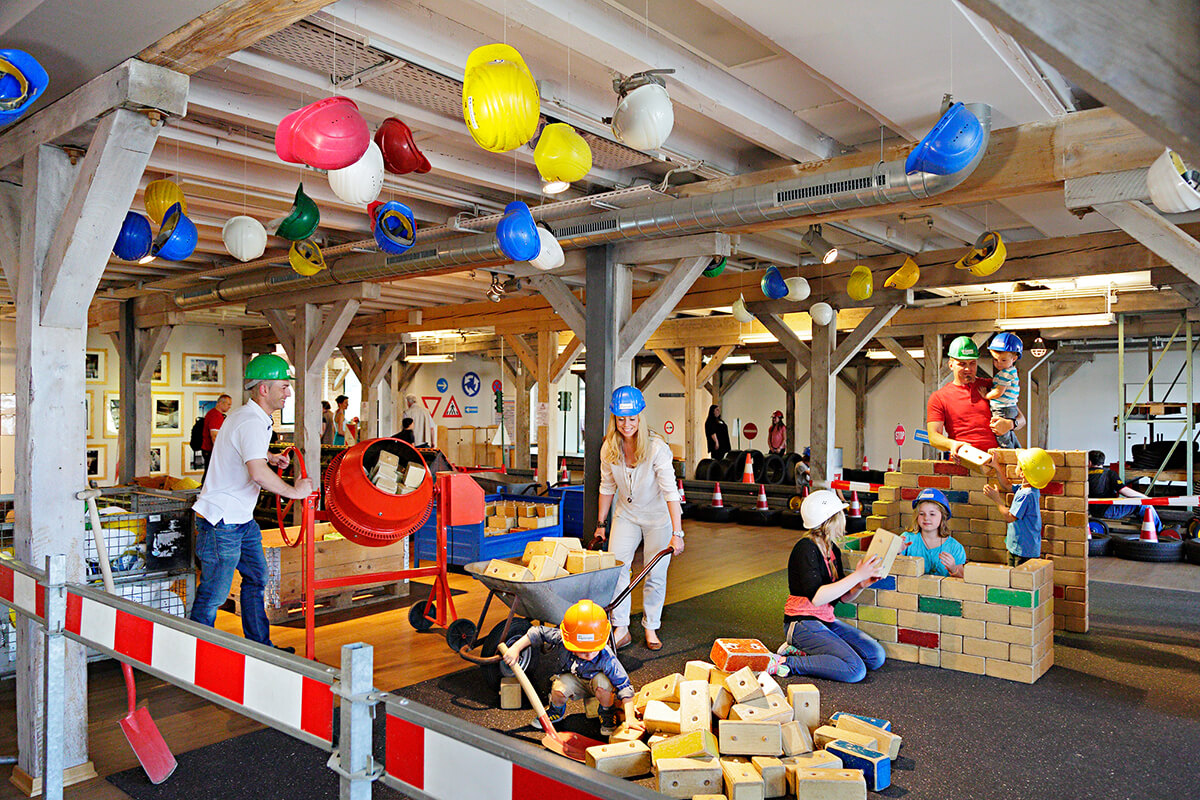 Das Foto zeigt spielende Kinder im Explorado Kindermuseum in Duisburg