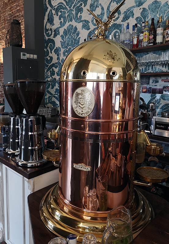 Das Bild zeigt die Kaffemaschine im Corretto in Bottrop