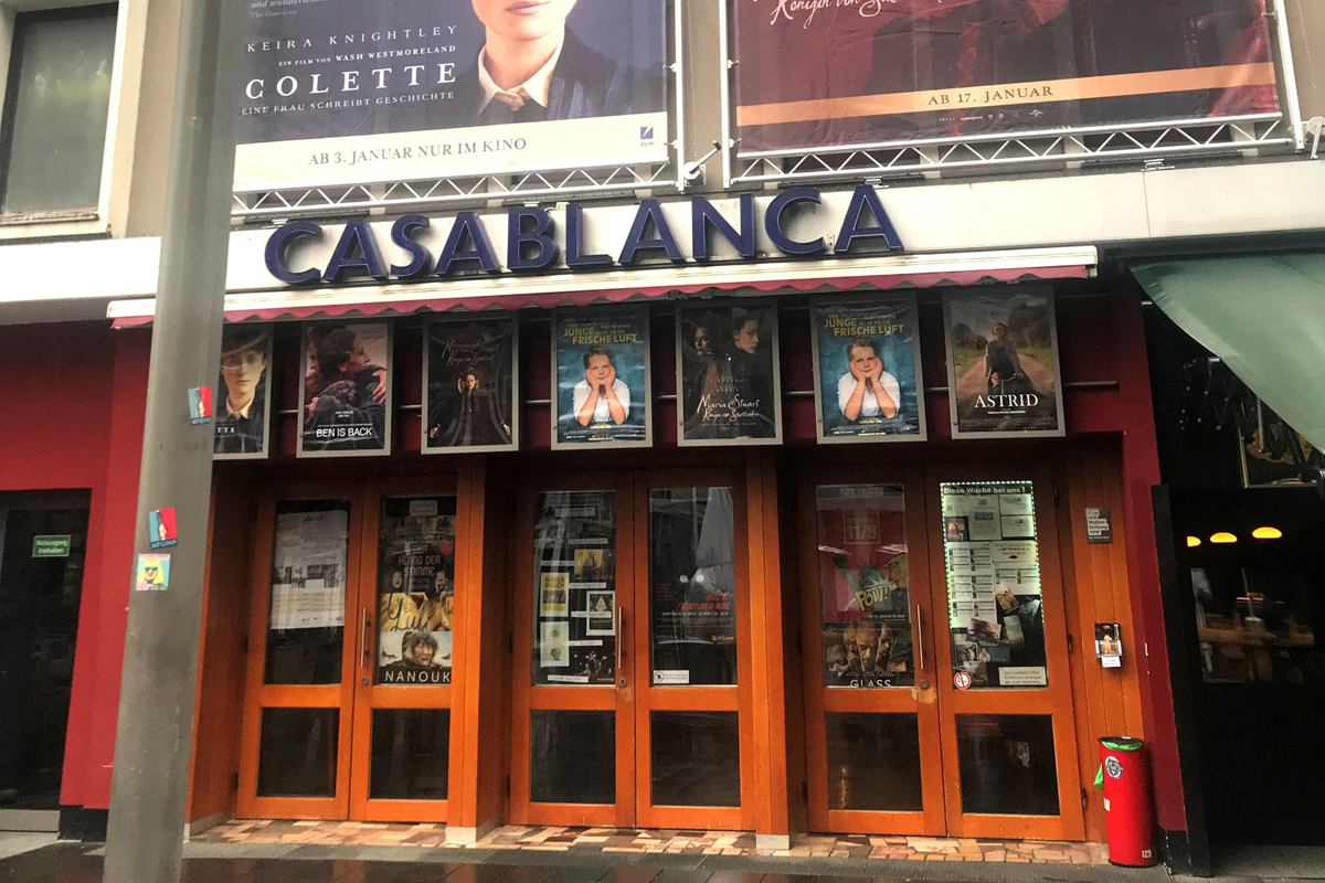 Das Bild zeigt den Eingangsbereich des Kinos Casablanca
