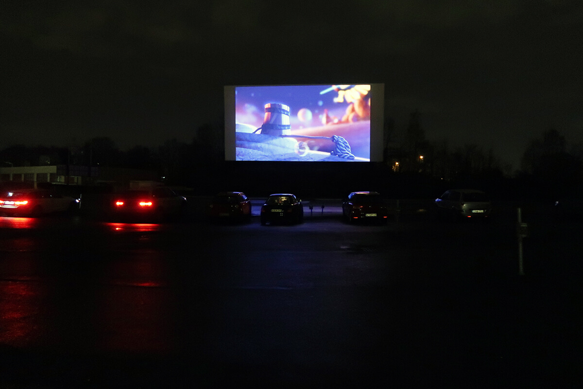 Das Foto zeigt die Leinwand im Autokino Essen