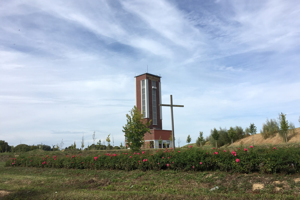 Das Foto zeigt die Zeche Königsborn an der Bahntrasse Klöcknerbahn in Bönen