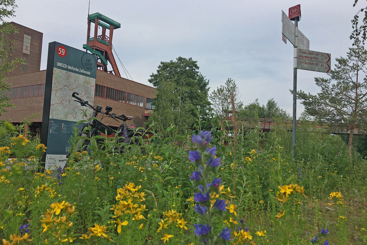 Das Bild zeigt den Start der Bahntrassen Tour auf dem UNESCO-Welterbe Zollverein