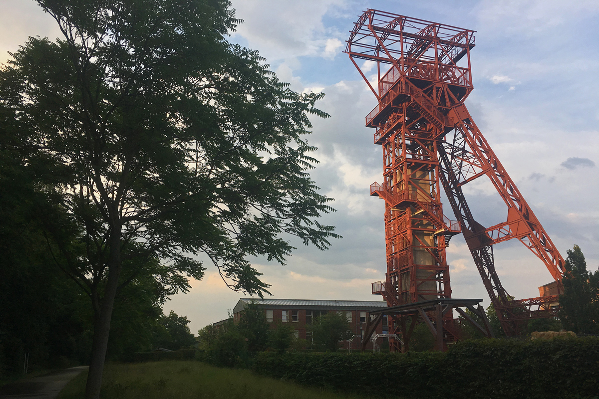 Das Bild zeigt den Förderturm des Phänomania Erfahrungsfeld auf dem Zollvereinweg