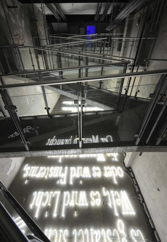 Das Bild zeigt eine Lichtinstallation im Lichtkunstzentrum Unna