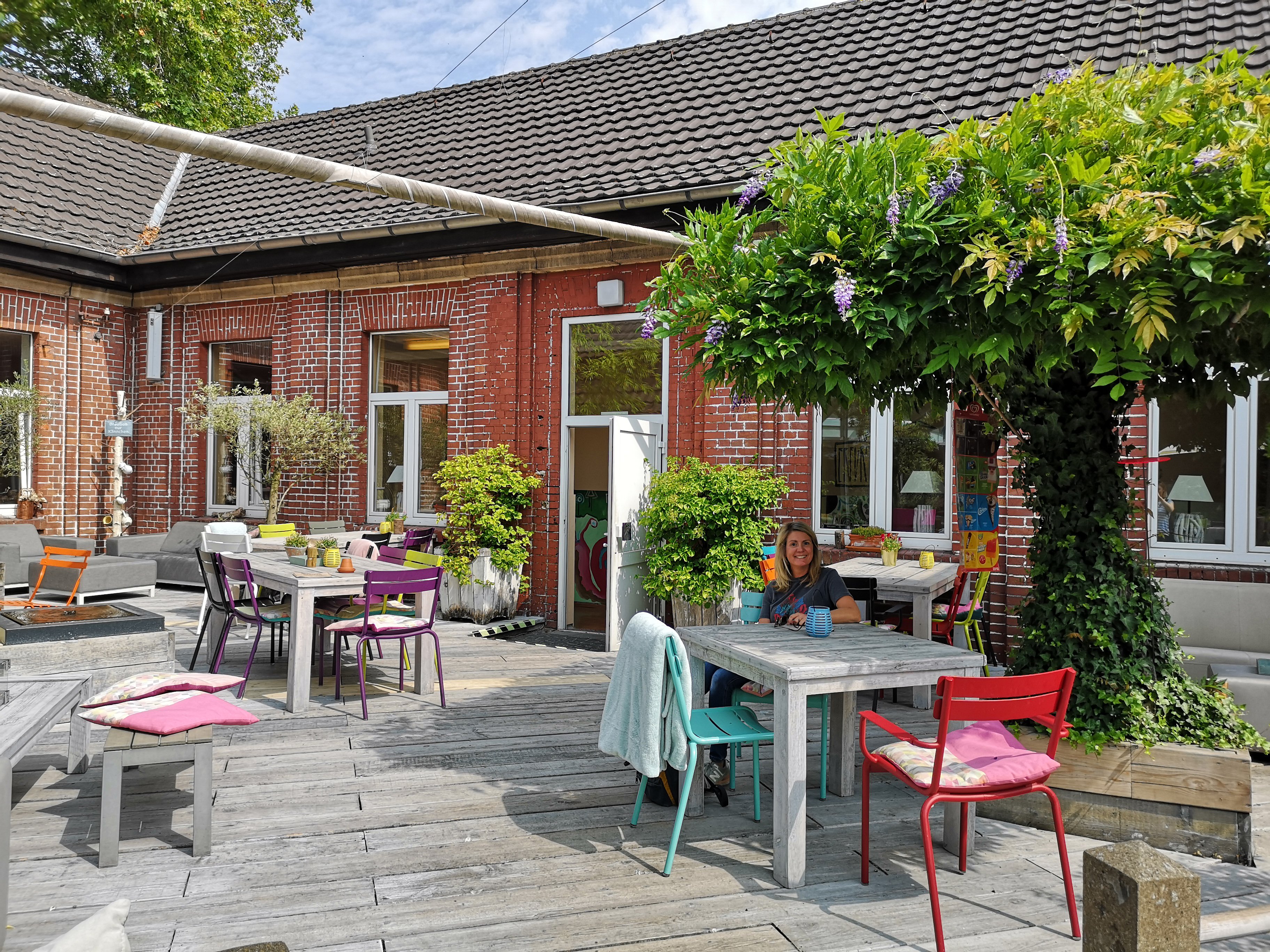 Das bild zeigt den Innenhof des In Hostel Veritas in Oberhausen