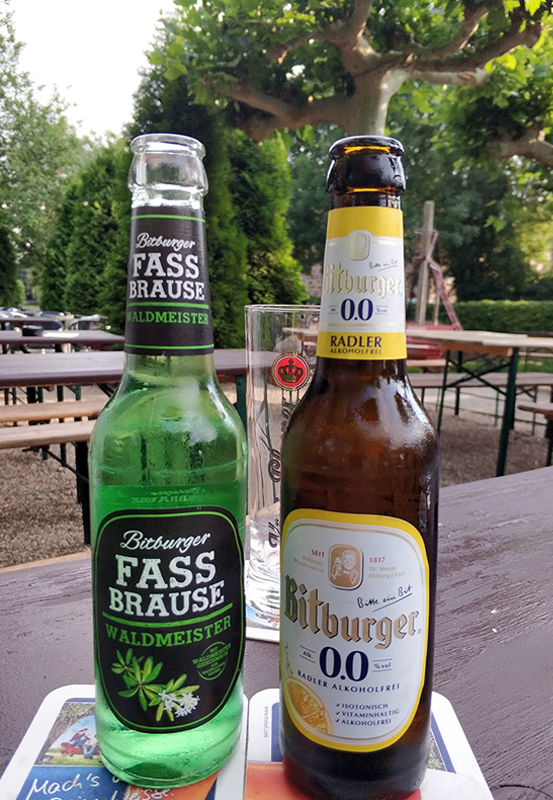 Das Foto zeigt eine Fassbrause und ein Bier in Mülheim an der Ruhr