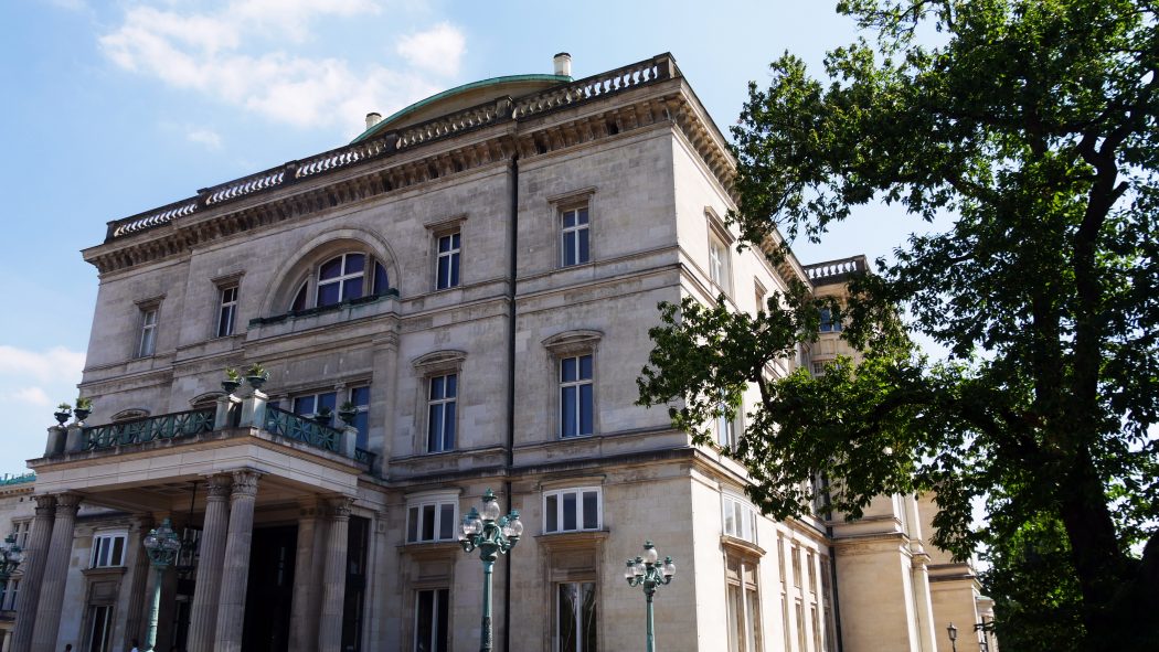 Das Bild zeigt die imposante Villa Hügel in Essen