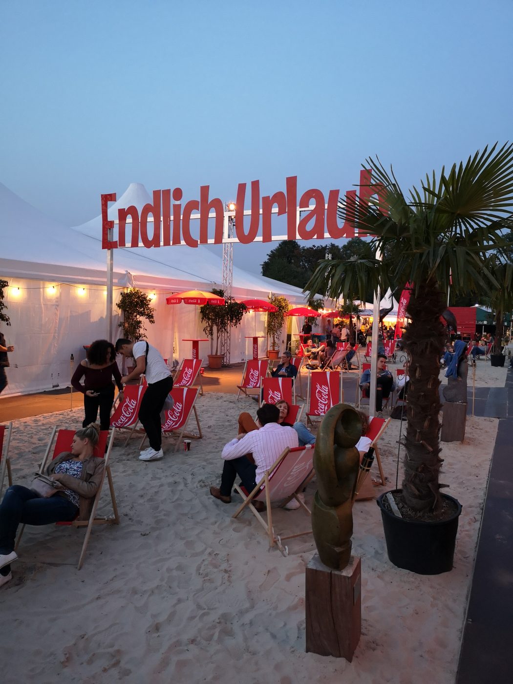 Das Bild zeigt eine Strand-Ecke auf dem Zeltfestival Ruhr