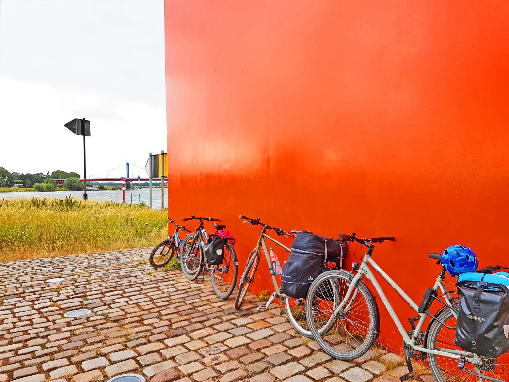 Das Bild zeigt die Rheinorange in Duisburg