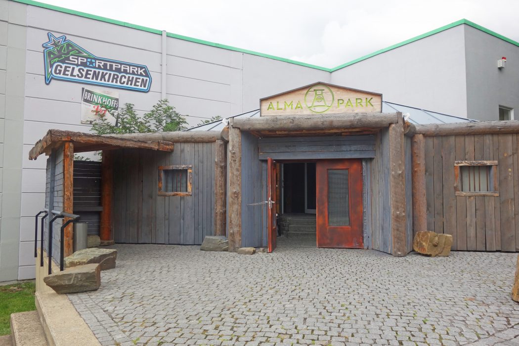 Das Foto zeigt den Außen-Bereich des Alma Parks