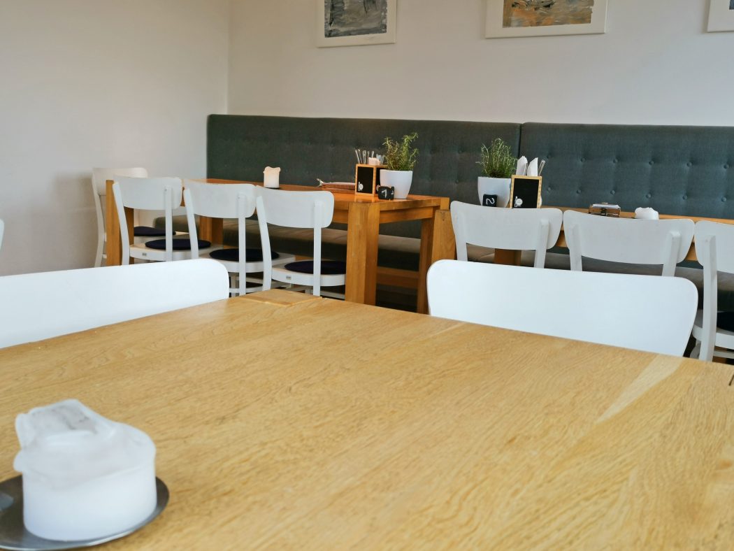 Das Bild zeigt das Ziegenpeter im Rheinpark von innen