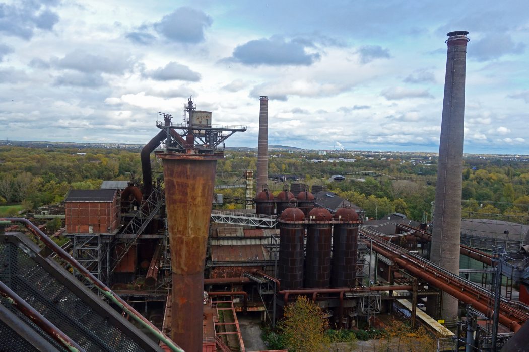 Das Foto zeigt die Aussicht vom Hochofen des Landschaftsparks Duisburg-Nord