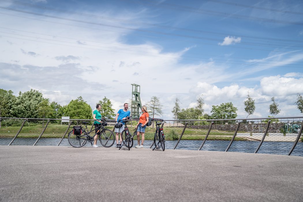 Das Foto zeigt Fahrradfahrer am Kruppsee