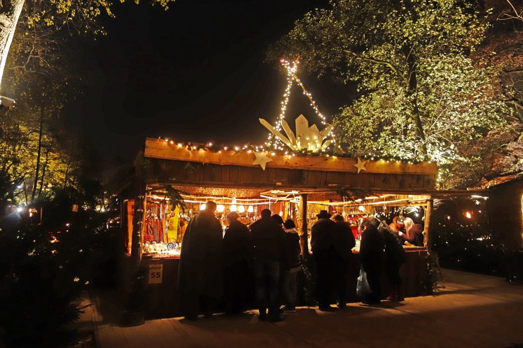 Das Foto zeigt einen Stand auf dem Phantastischen Lichter Weihnachtsmarkt