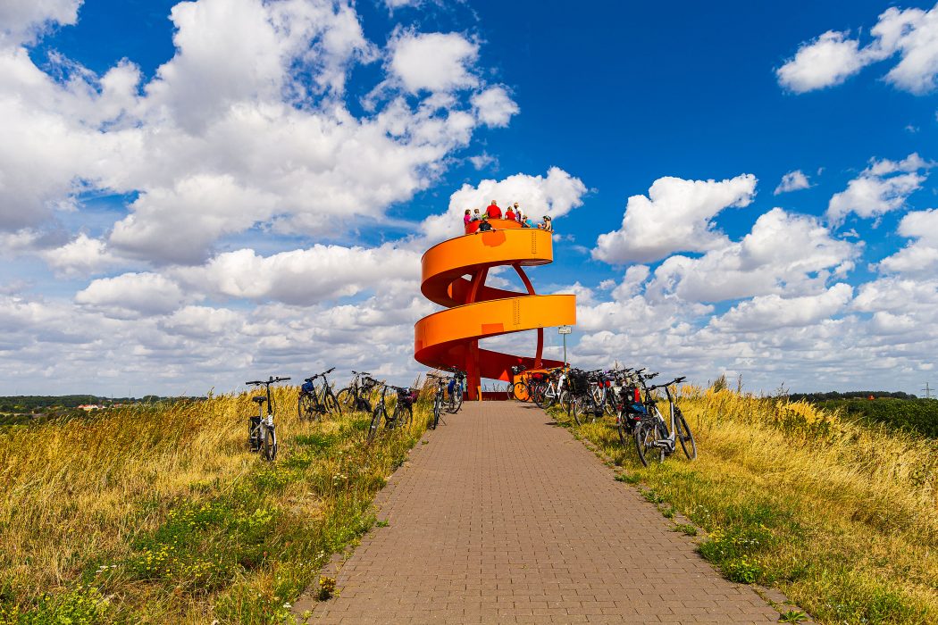 Das Foto zeigt eines der vier Haldenzeichen im Lippepark Hamm