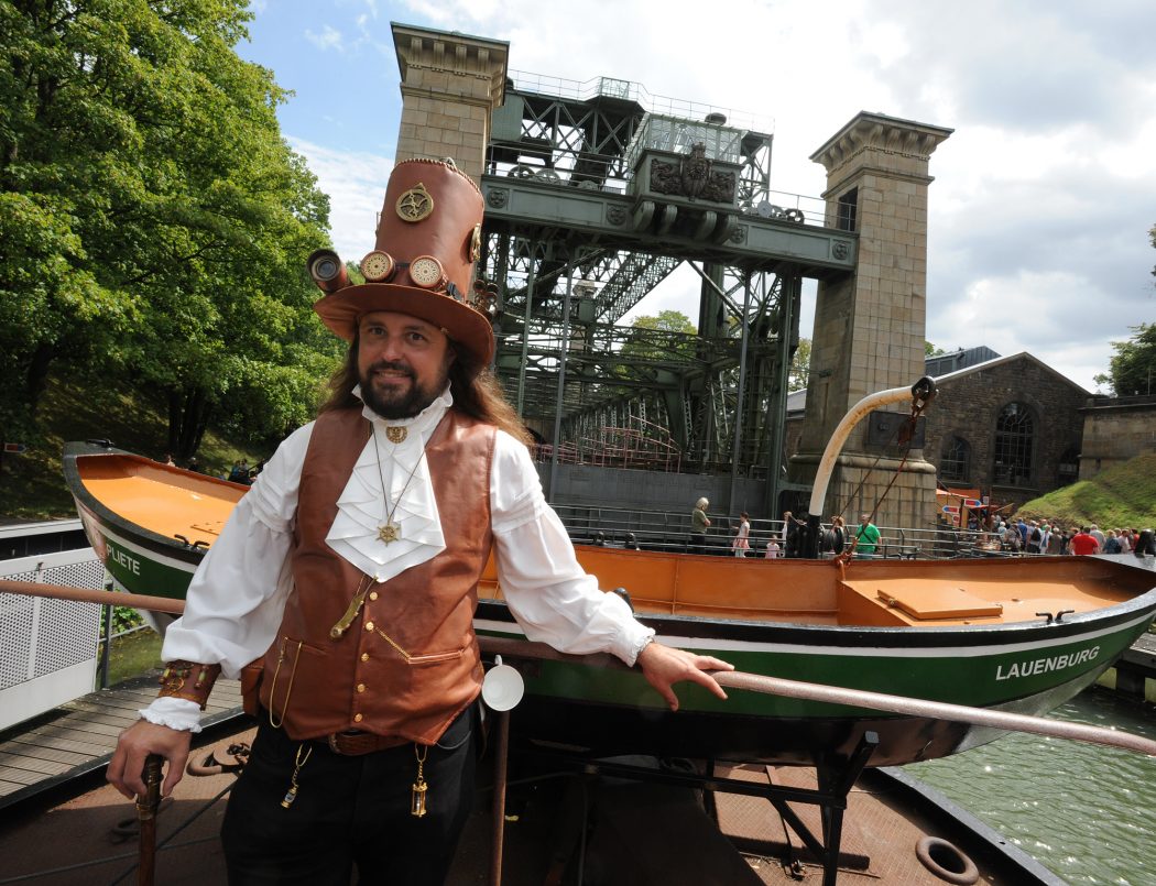 Das Foto zeigt das Schiffshebewerk Henrichenburg beim Steampunkfest