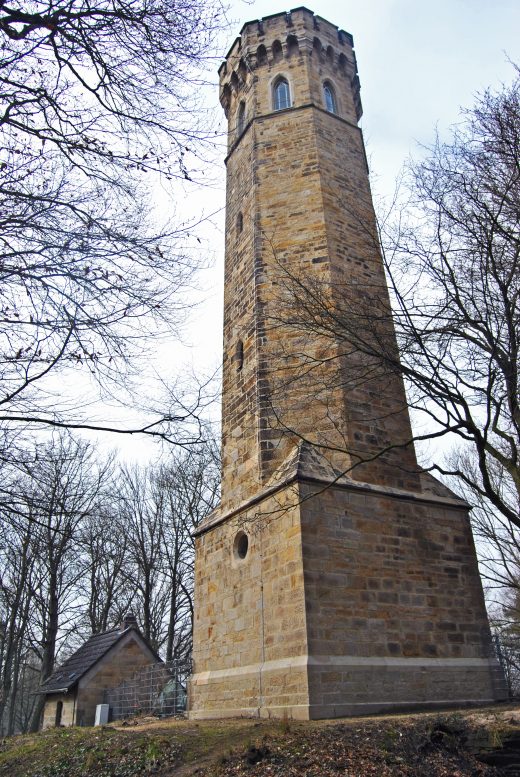 Das Bild zeigt die Ruine der Hohensyburg