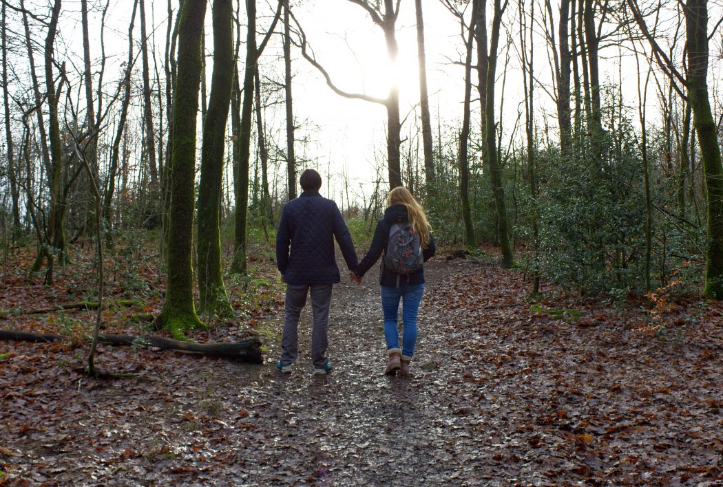 Das Bild zeigt Rebecca beim Spaziergang in der Elfringhauser Schweiz.