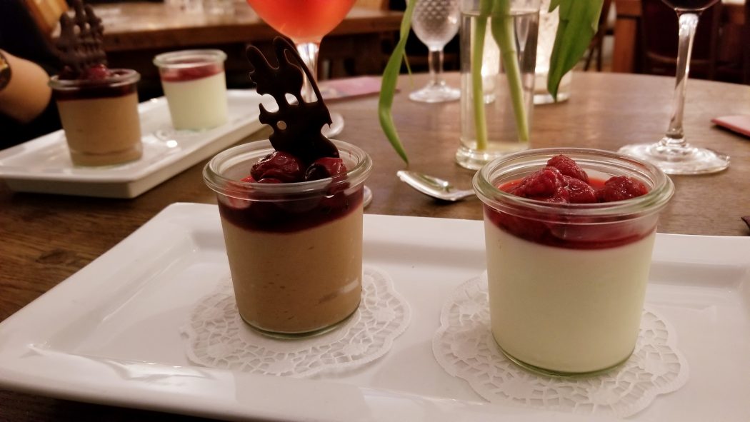 Das Foto zeigt die Nachspeise beim Menue-Karussell in der Aubergine in Bochum