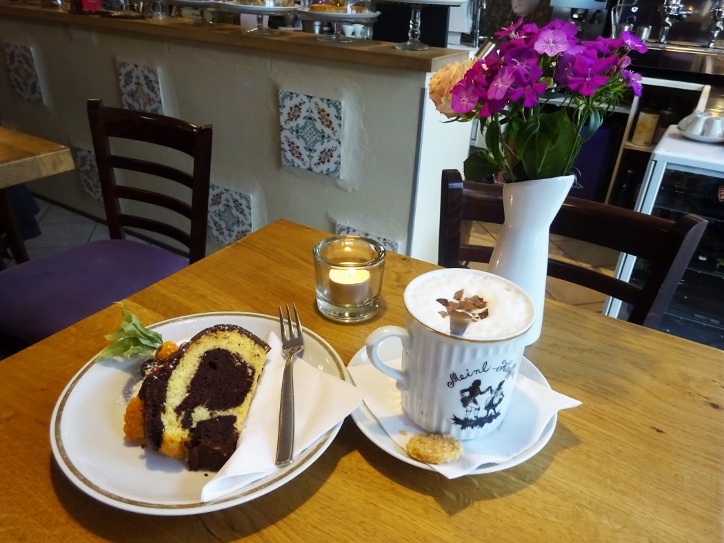 Das Bild zeigt Kuchen im Café Glanzstück