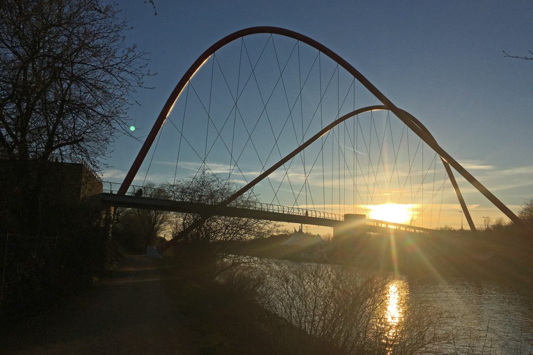 Das Foto zeigt einen Sonnenuntergang beim Radfahren in Gelsenkirchen