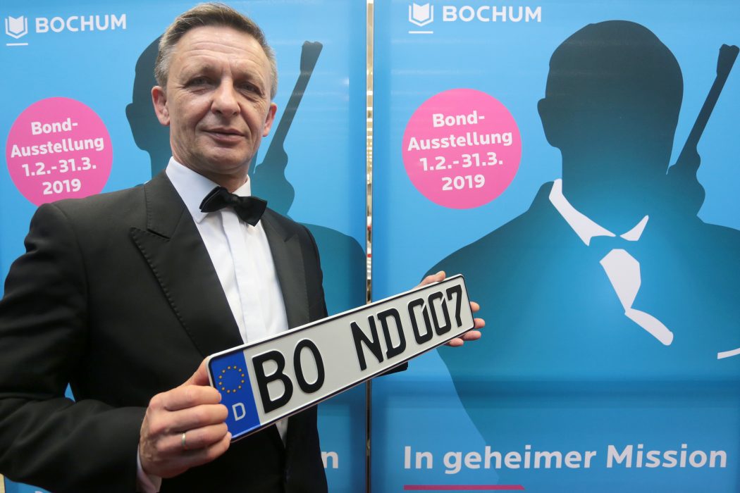 Das Foto zeigt ein James Bond Double der Ausstellung, die 2019 in Bochum zu sehen war