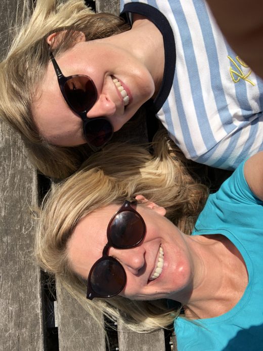 Das Bild zeigt Heike und Katalina auf dem Tippelsberg