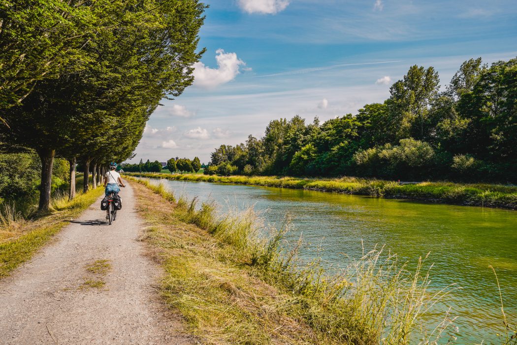 Das Bild zeigt den Ems-Kanal