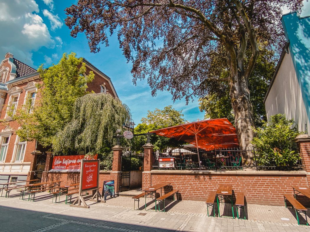 Das Bild zeigt den Biergarten von „Subergs bei Boente“