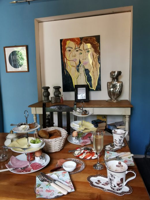 Das Foto zeigt das Frühstück im Vintage Wohnhaus in Hamm
