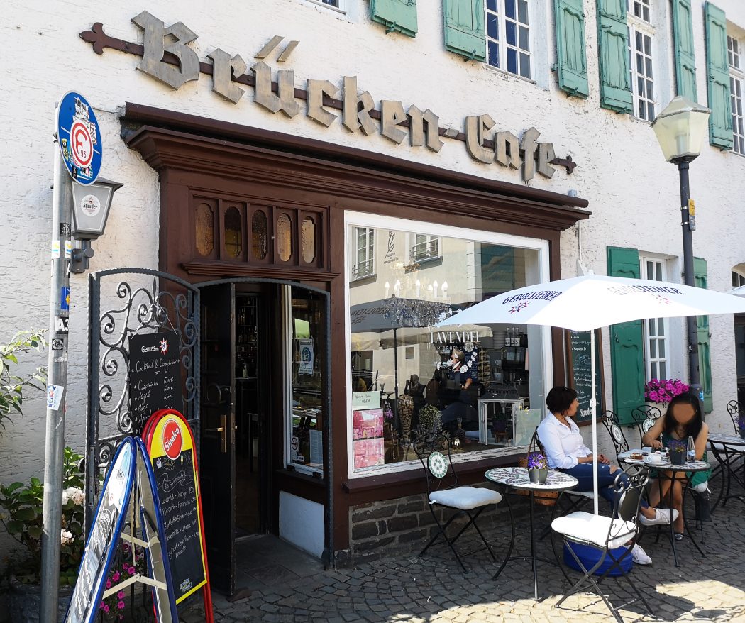 Das Foto zeigt das Lavendel im Brückencafe von außen