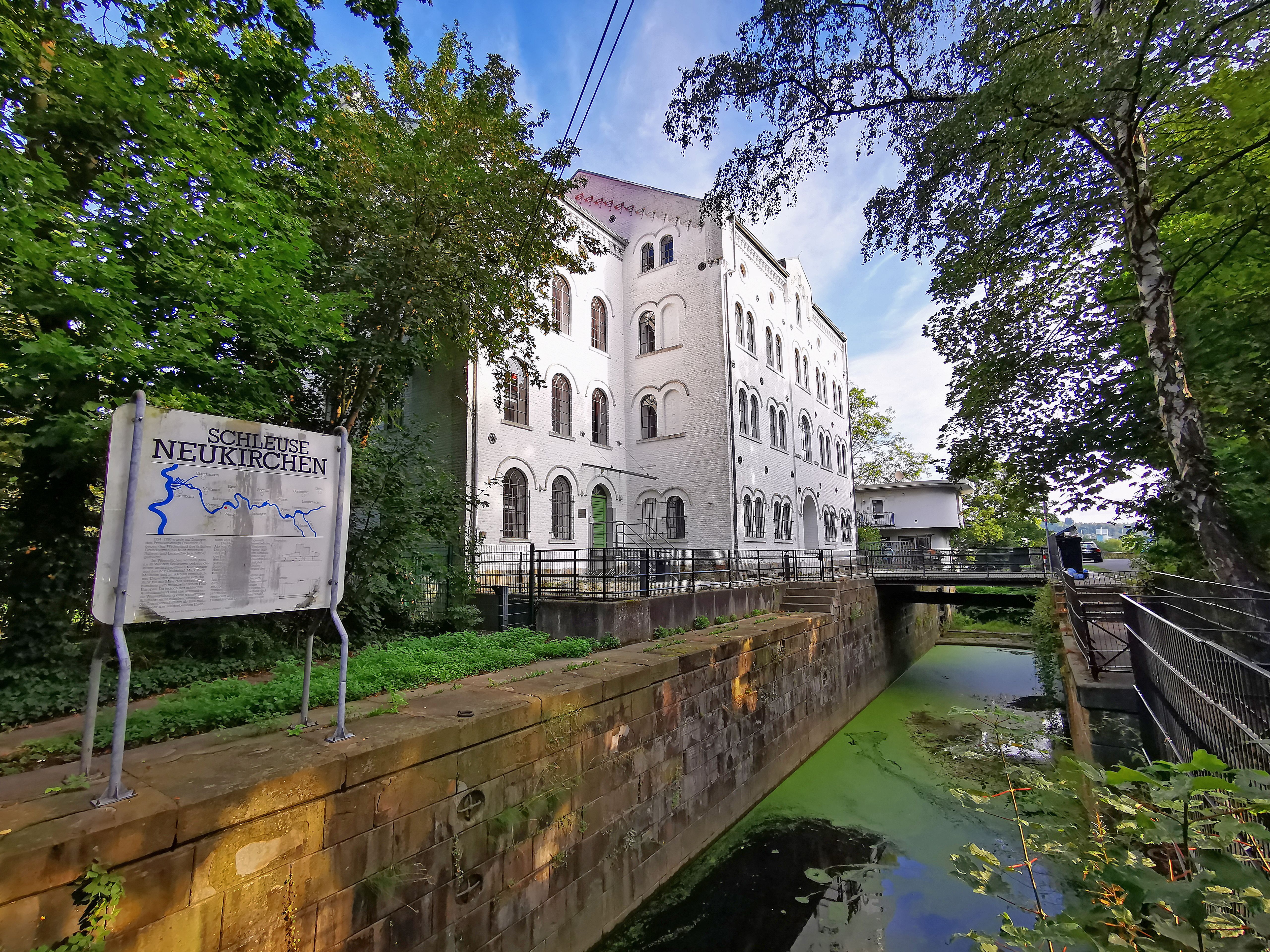 Das Bild zeigt die Schleuse Neukirchen in Essen-Werden