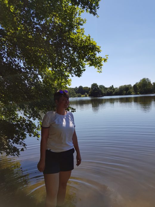 Das Foto zeigt Johanna im Rotbachsee in Dinslaken