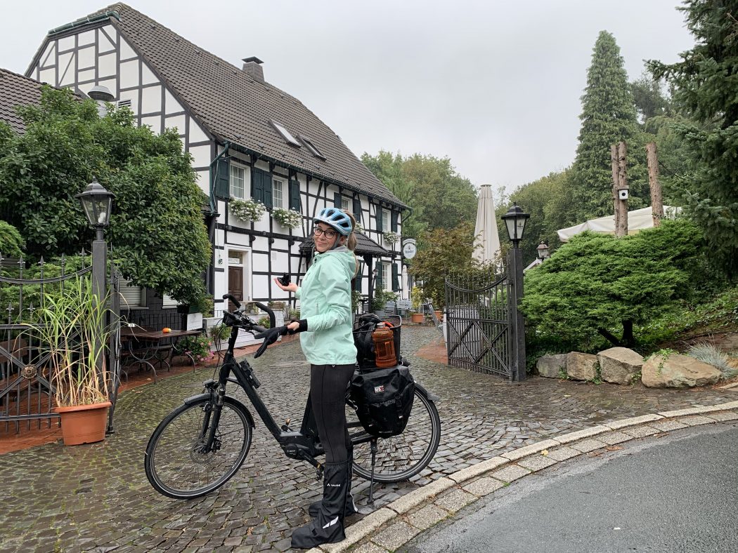 Das Foto zeigt Sandra am Sengelmannshof in Essen-Kettwig