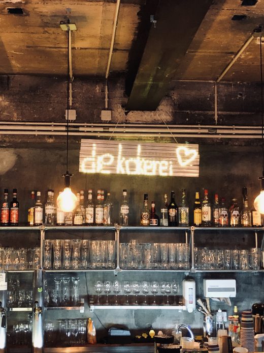 Das Foto zeigt die Bar des Kokerei Cafés
