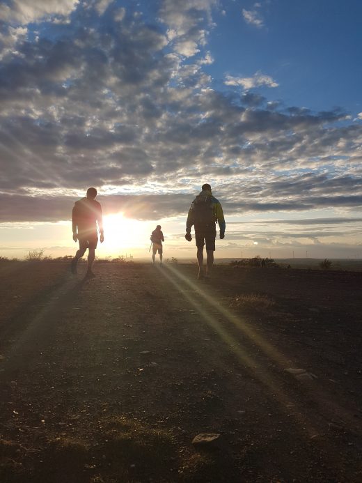 Das Bild zeigt die Halde Haniel im Sonnenuntergang